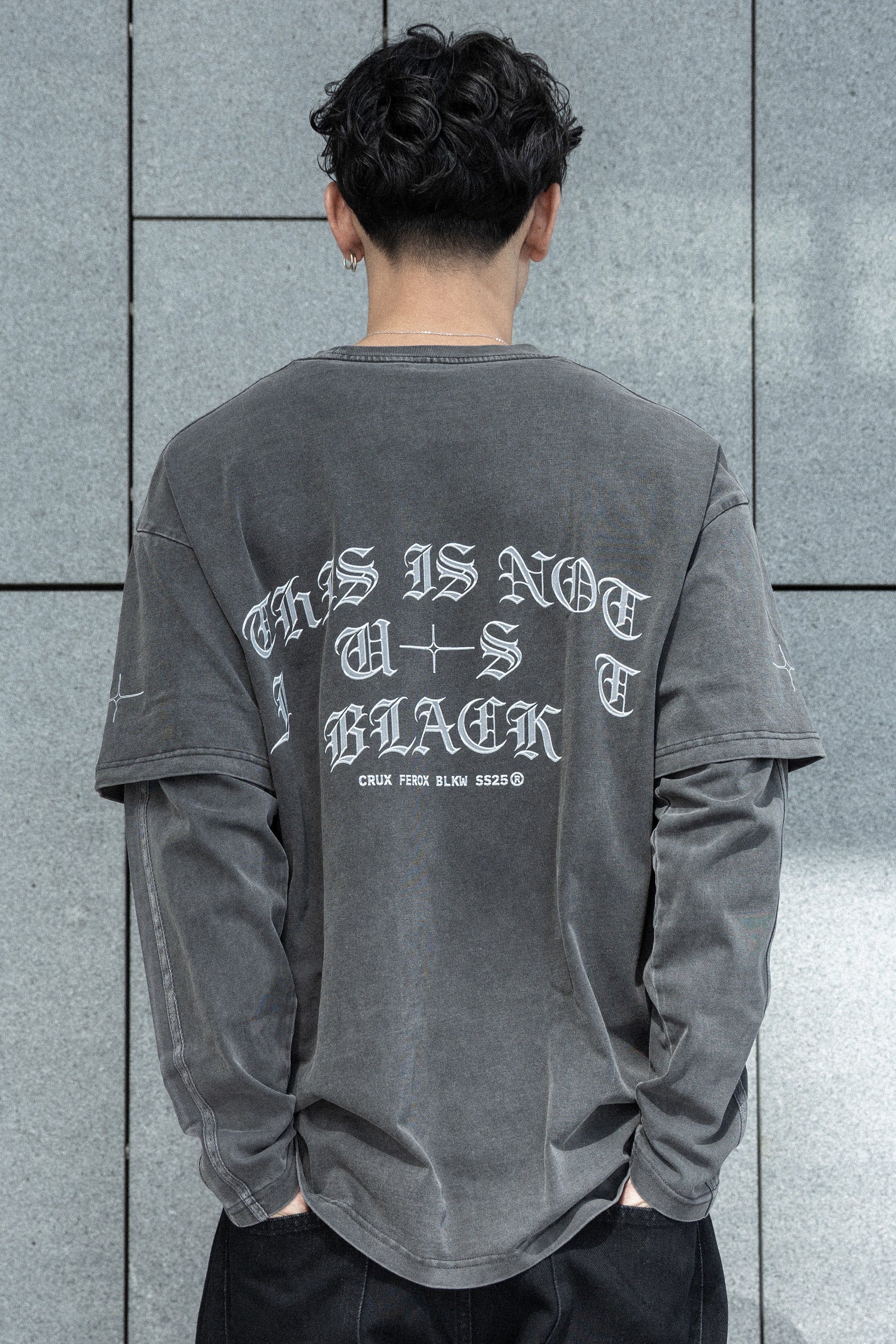 Maglietta THIS IS NOT JUST BLACK